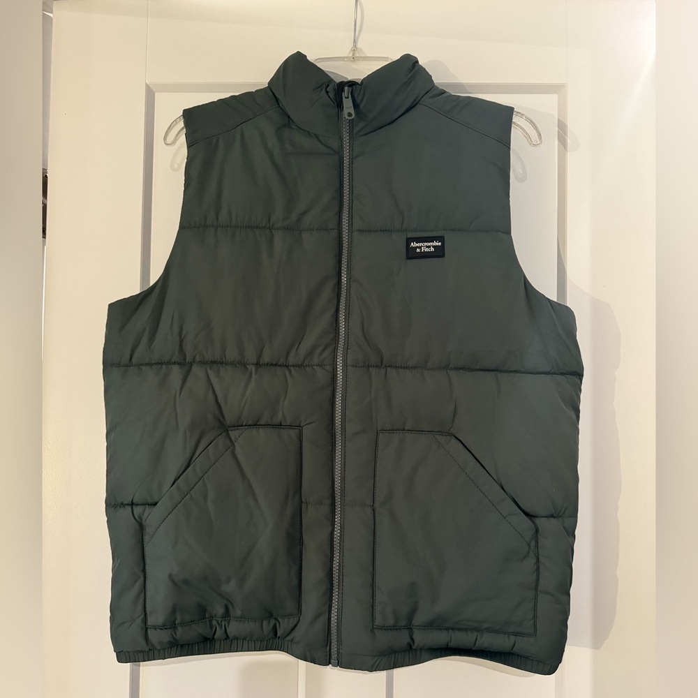 NWT Abercrombie & Fitch Boys Puffer Vest in Dark Green - sold out online!